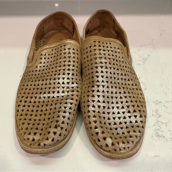 Trask Ali Perforated Loafer - Picture 10 of 12